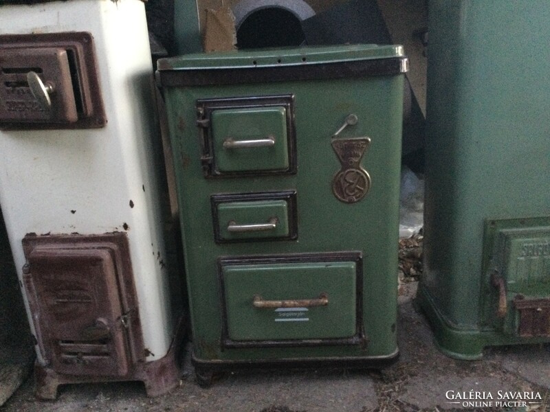 Showy green tea stove stove for decorative purposes or to renovate