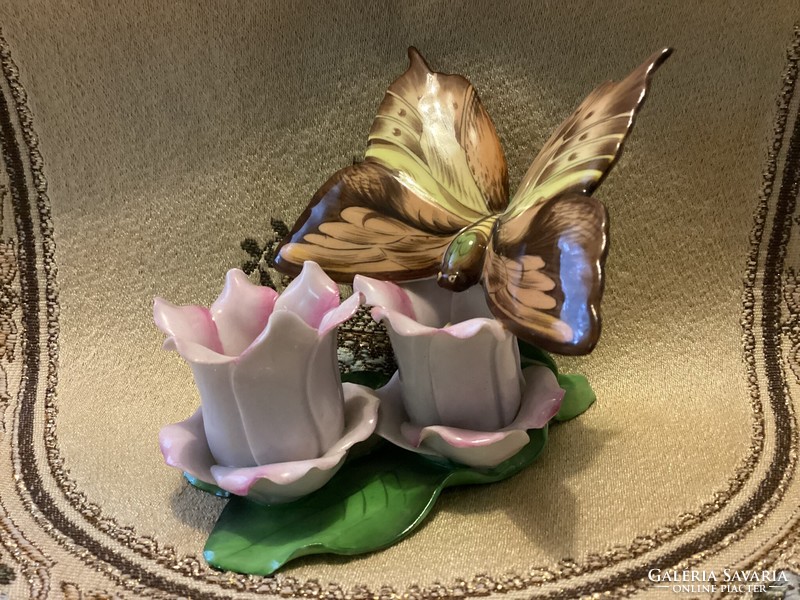 Herendi hibátlan jelzett porcelán virágokon pihenő pillangó lepke