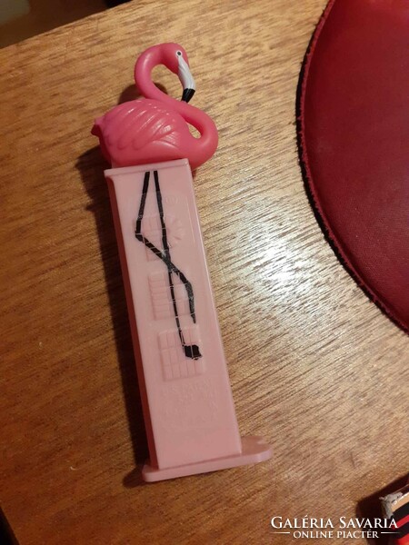 PEZ Pink flamingó - PEZ cukorkatartó -  kétféle is van egy világoskék és egy rózsaszín