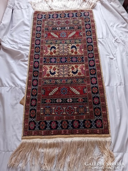 Tunéziai selyemperzsa szőnyeg
