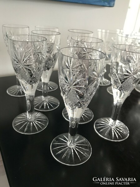 8 high-gloss polished crystal stemmed short drink glasses (20/f)