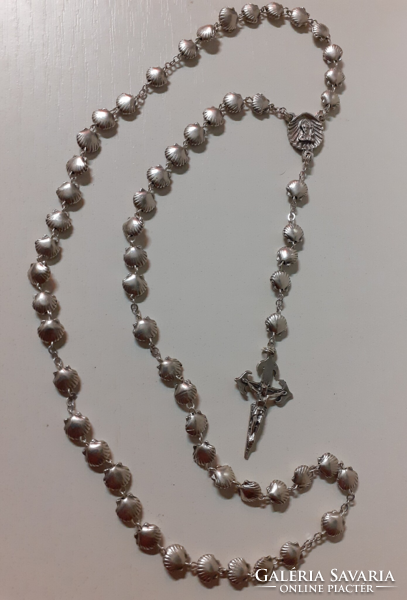 A rosary reader made of shell-shaped beads in good condition.