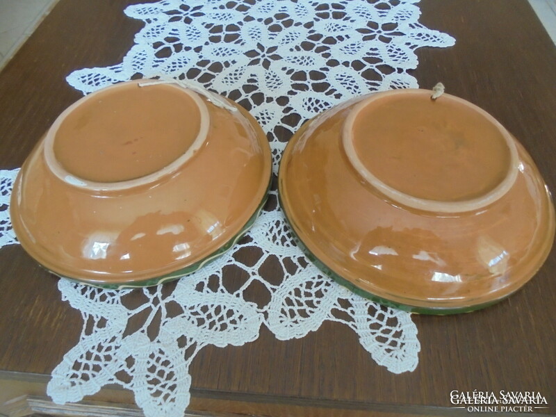 2 folk ceramic plates, diameter 19 cm