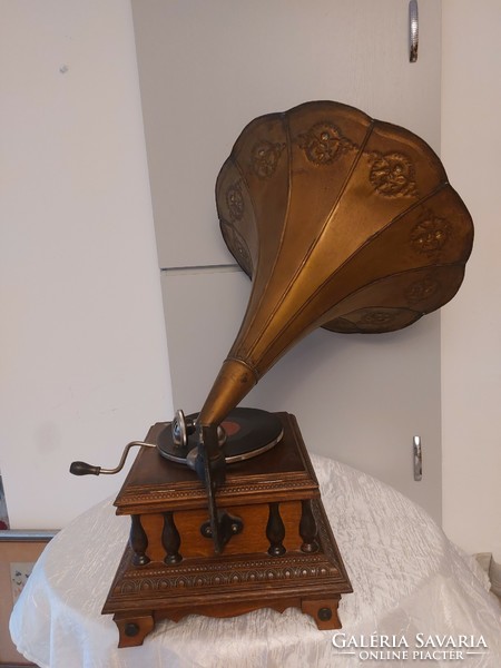 Mechanical funnel gramophone