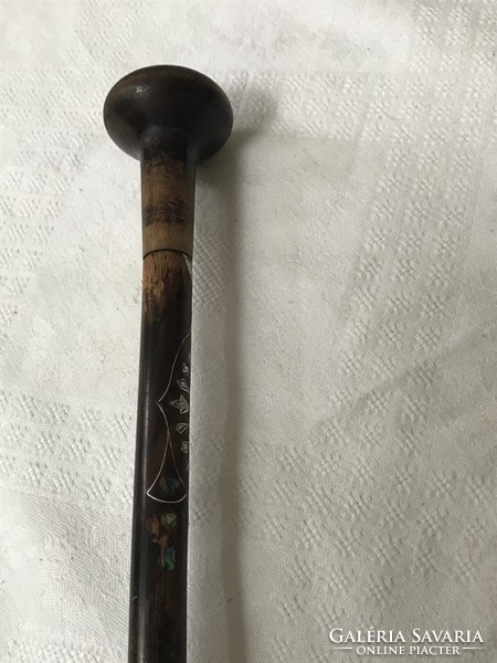 A walking stick with a beautiful ball end, shell pearl case, silver inlay