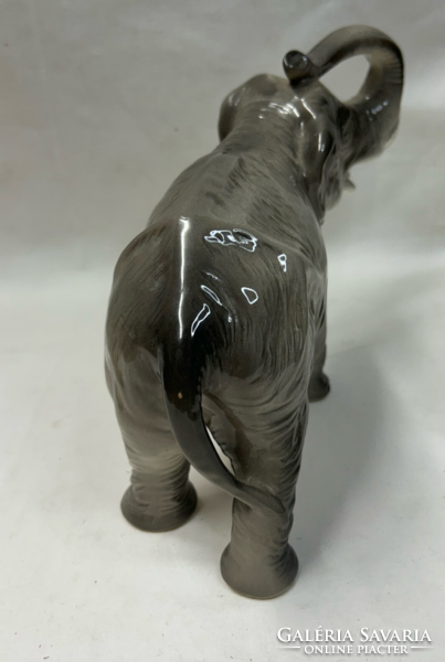 Régi nagyméretű Sitzendorf porcelán elefánt figura 18 cm.