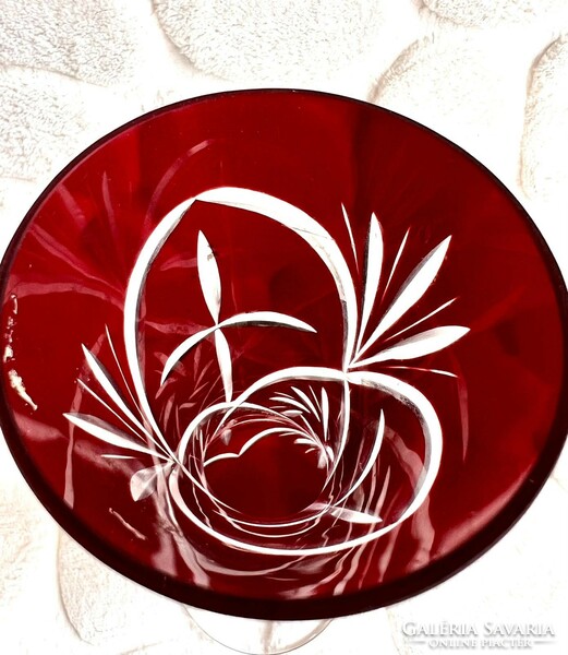 Burgundy polished crystal lip rotating pattern base vase