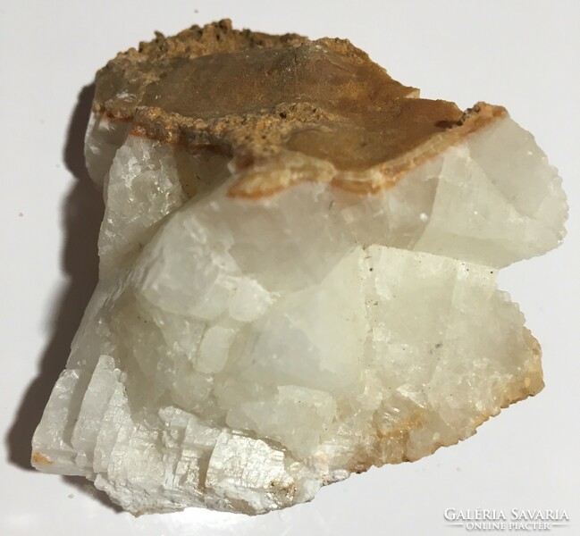 Gyönyörű nagy hegyikristály ásvány kvarc kristály gyémánt fényű geóda