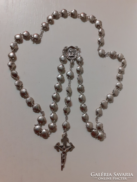 A rosary reader made of shell-shaped beads in good condition.