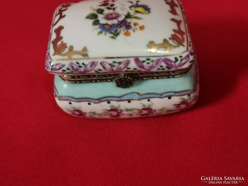 Porcelain small box!