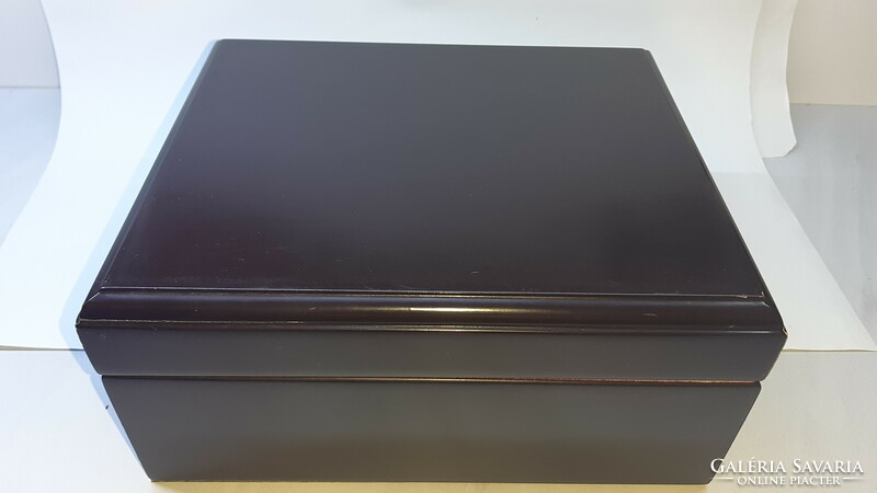 Large cigar box, cigar box, cigar holder 27 x 22.5 x 12.5 cm