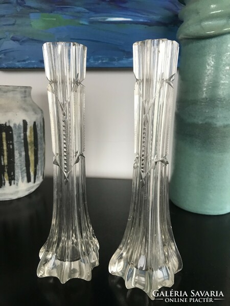 2 polished, molded glass vases (12/a)