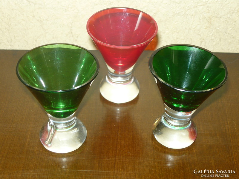 3 colored cups