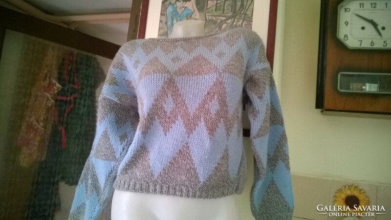 Pretty women's sweater for a short, strong body m