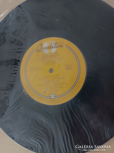 Gramophone records 2 pcs + 7 vinyl records