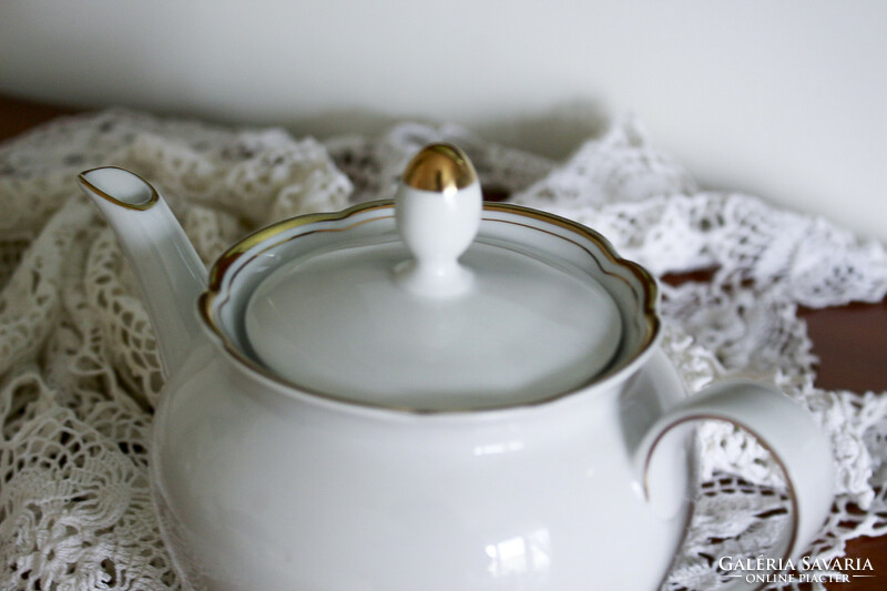 Kahla teapot 1 liter, clean, elegant design, perfect condition.
