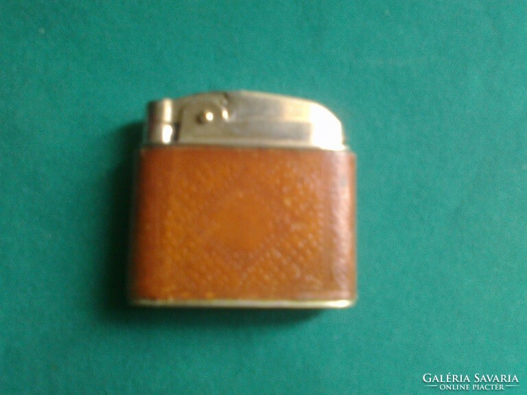 Graceful little retro women's lighter (1968)