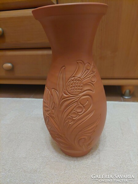 Natur's large Korund vase
