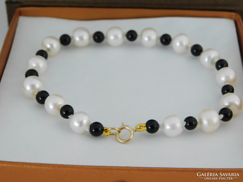 14K gold pearl and black agate black and white bracelet