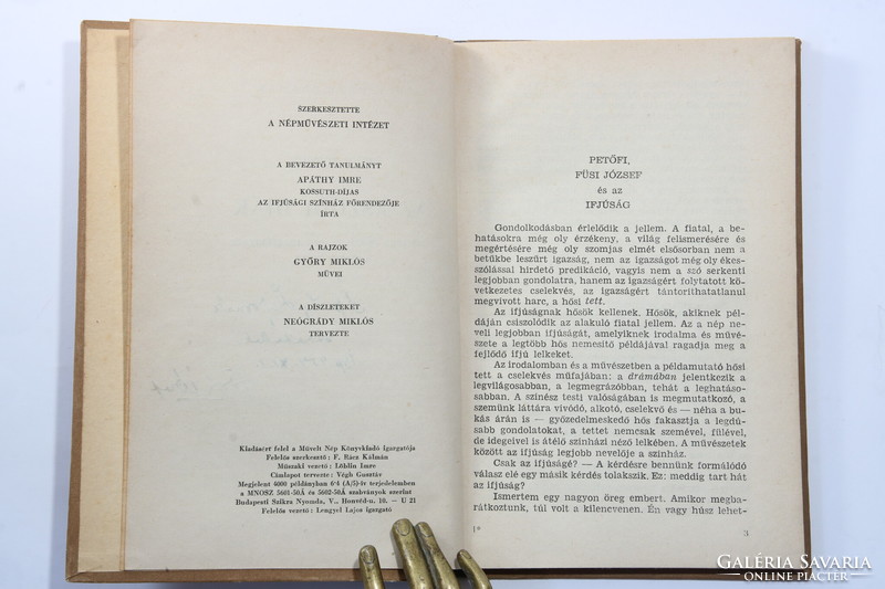 Áprily Lajos részére Dedikált Színjáték Petőfi Sándor diákéletéről Szép példány.