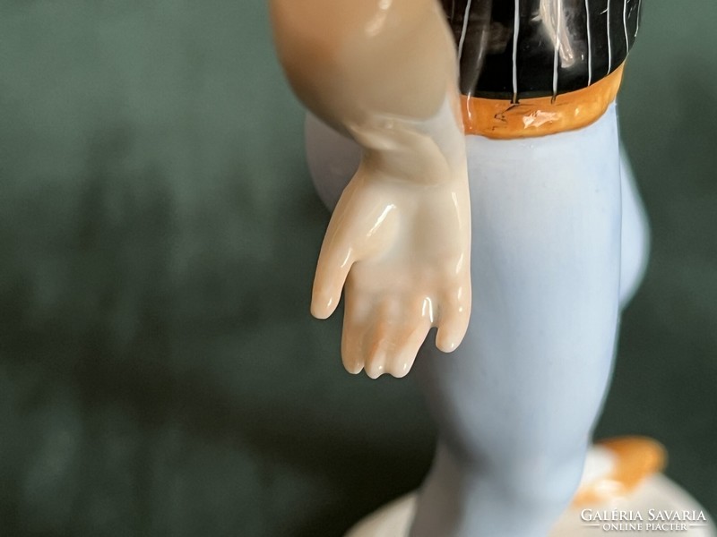 Volkstedt sálas lány porcelán figura fekete csíkos pólóban (P0011)