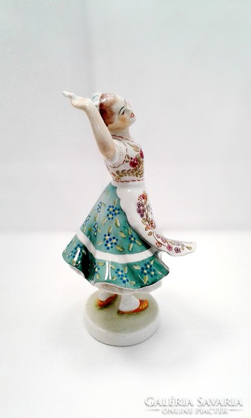 Zsolnay dancing woman in national costume (zal-bi46567)