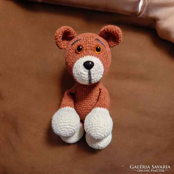 Teddy bear crocheted by hand using the amigurumi technique