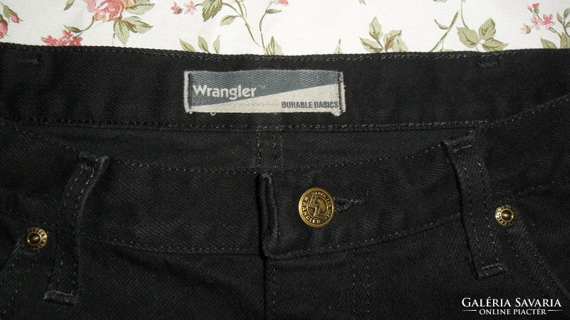 Wrangler durable basics black men's jeans ( 32-34 )