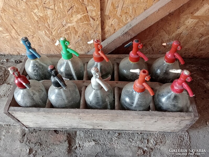 10 pcs old soda bottles in a wooden crate.