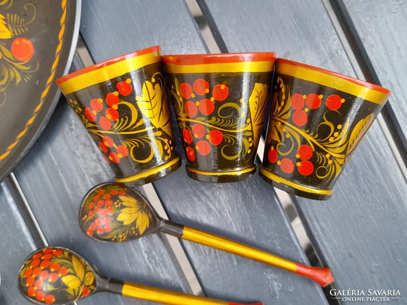 A beautiful hand-painted Russian offering set in one