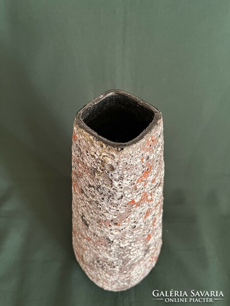 Ceramic vase by Éva Bod (c0020)
