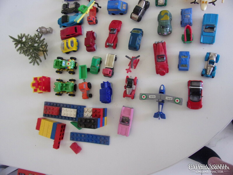 50 Db Játék"kinderszerű autók és legó kockák"