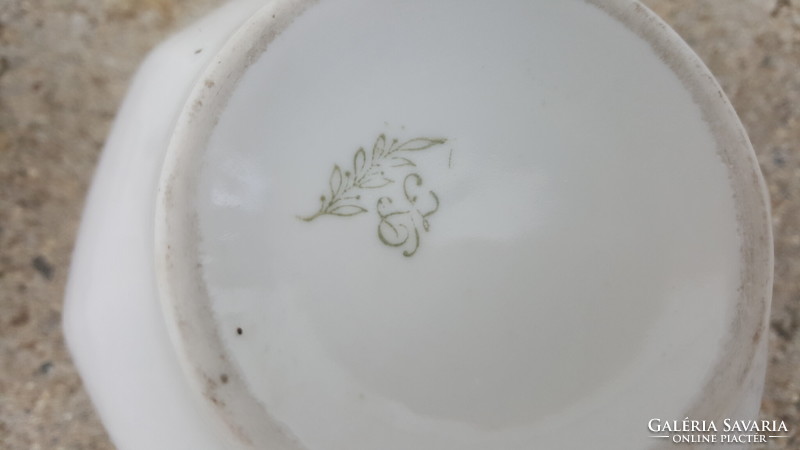 Antik porcelán csészék