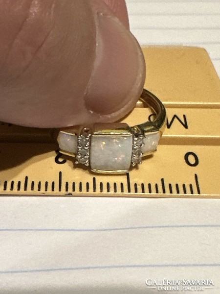 Old 14 kt yellow gold ring with white opal 54-55, 2.5 Grams