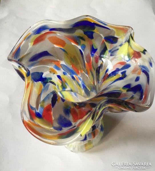 Régi, nagyobb méretű, fodros szélű, színpompás muránói kezet formázó művészi üveg váza