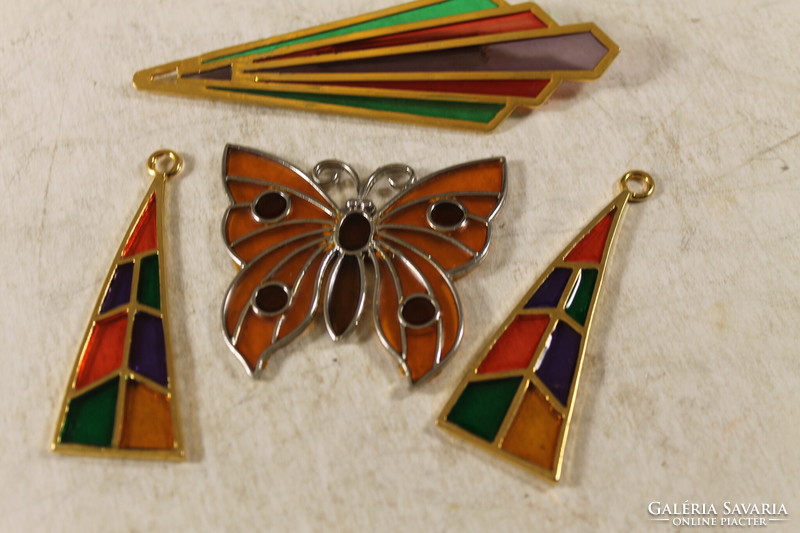 Brooches, pendants 345