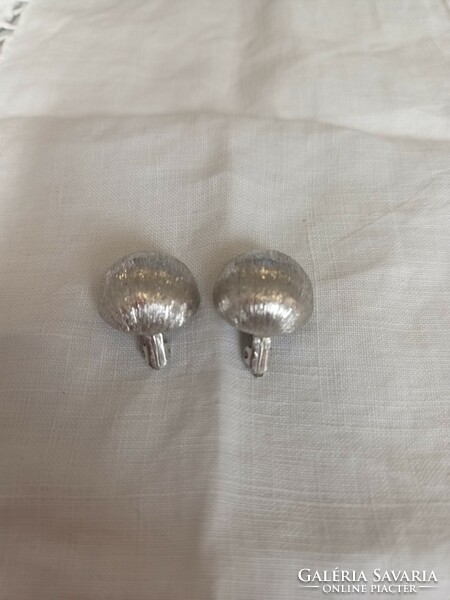 Old handmade silver earring clip, hemisphere, shiny engraved for sale!