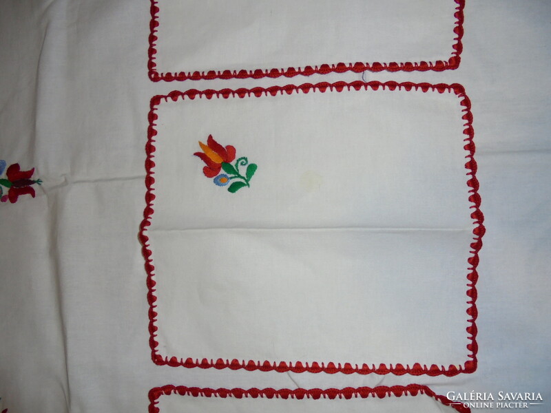 Folk art motif embroidered tablecloth, tablecloth + three-piece napkin set
