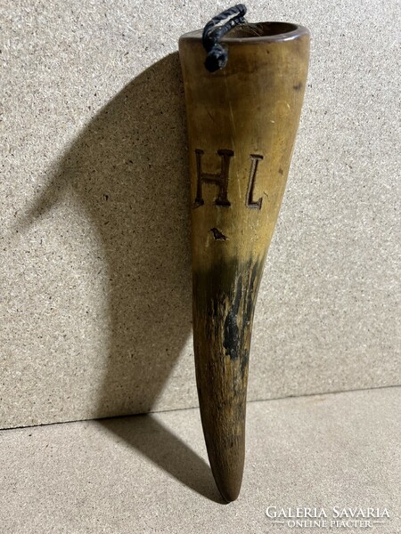 Horn stone holder, monogrammed, size 27 x 6 cm. 4022