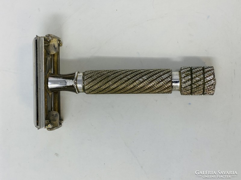 Vintage gillette aristocrat #66 safety razor with its own box, spare blade rz