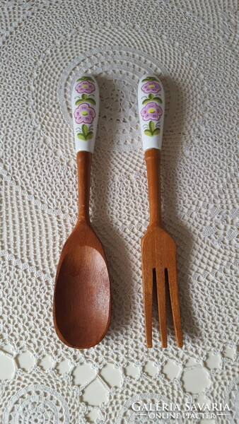 Favilla wooden serving spoon with floral porcelain handle