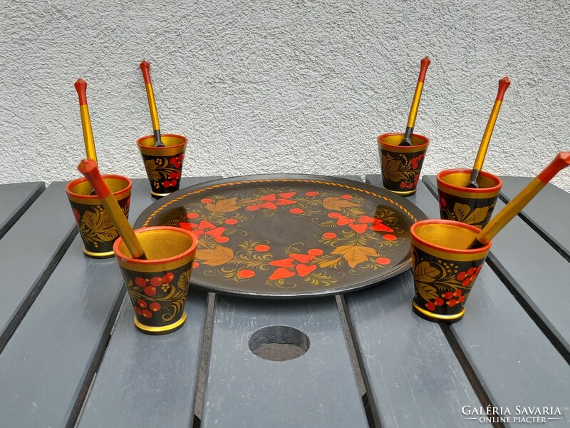 A beautiful hand-painted Russian offering set in one