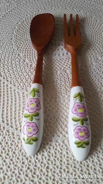 Favilla wooden serving spoon with floral porcelain handle