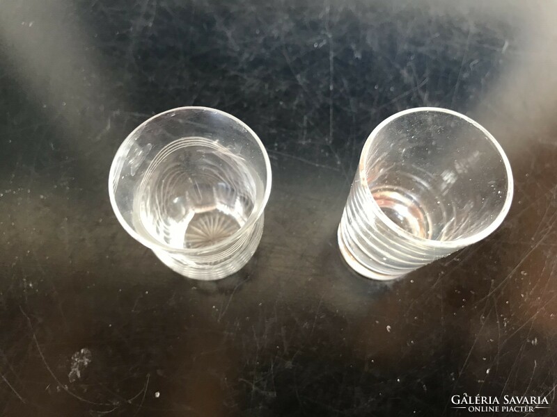 2 glass cups (79/2)