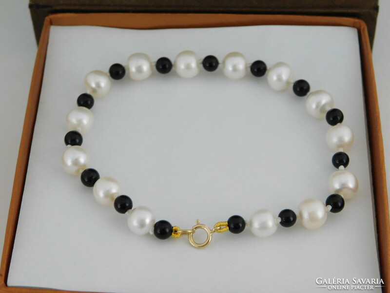 14K gold pearl and black agate black and white bracelet