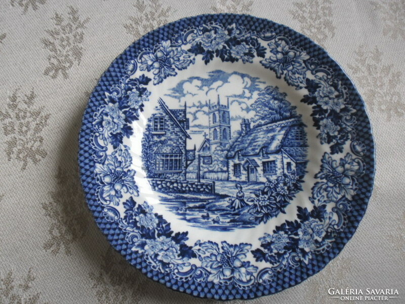 2 blue English small plates