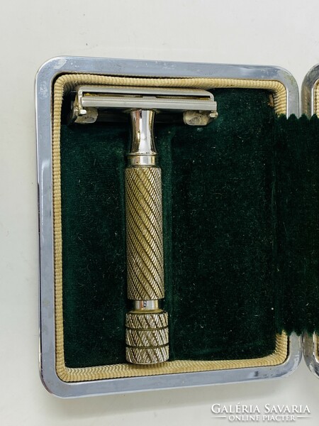 Vintage gillette aristocrat #66 safety razor with its own box, spare blade rz