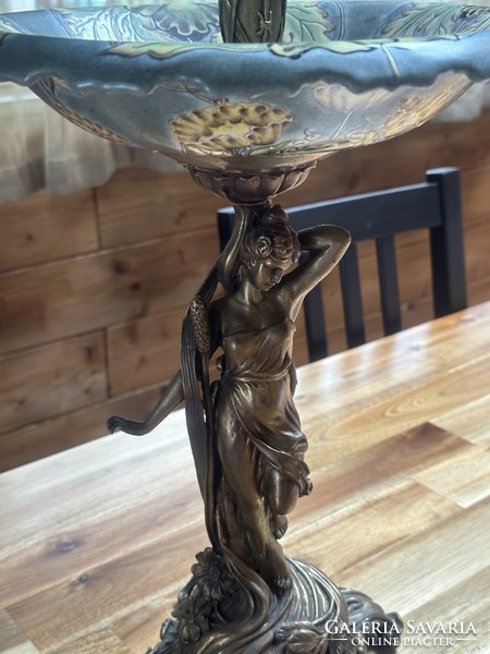 Bronz vázas asztalközép , kínáló
