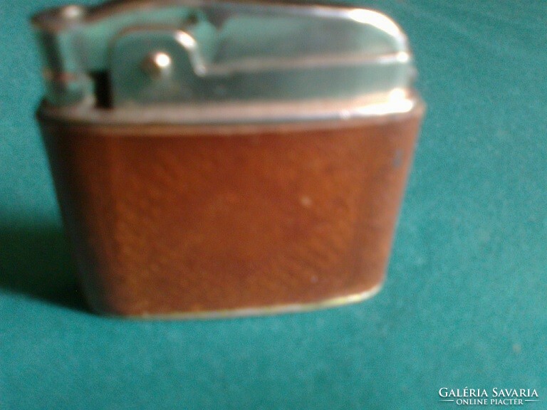 Graceful little retro women's lighter (1968)