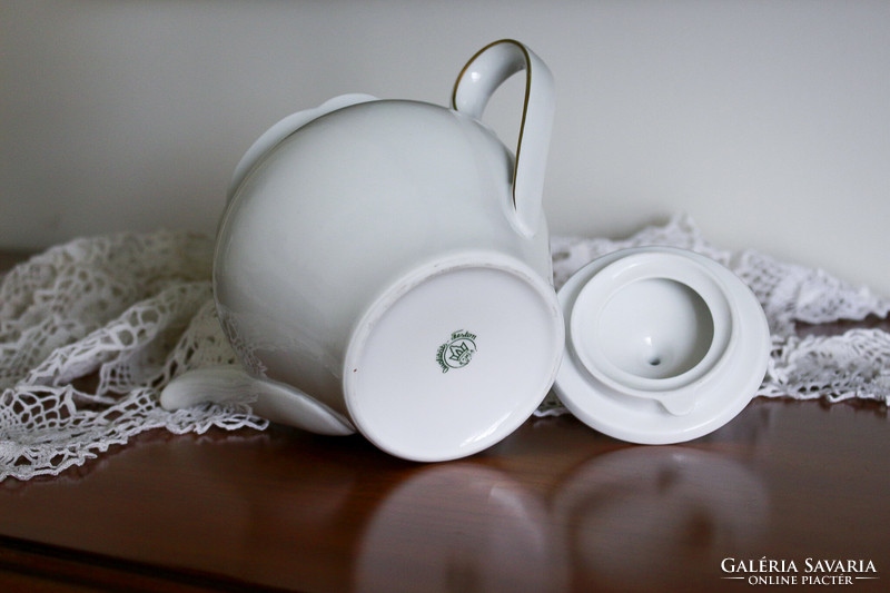 Kahla teapot 1 liter, clean, elegant design, perfect condition.